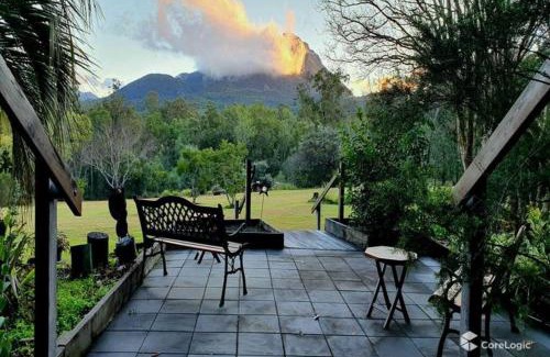 Rathdowney House | Tuckeroo House and Gardens - min 2 nights