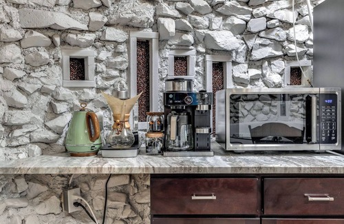 Tucson House | Tucson Bottle House - An Artsy and Unique 3 Bdrm house - New Listing Discounts