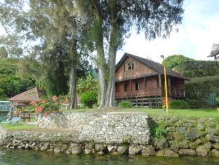 Ambarita House | Tuk Tuk Timbul Bungalows