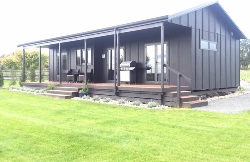 Haumoana Cottage | Tuki Tuki Cottages. Chardonnay Cottage