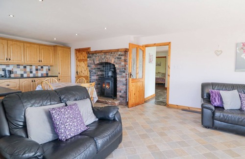 Moville House | TULLYALLY, family friendly, country holiday cottage in Redcastle
