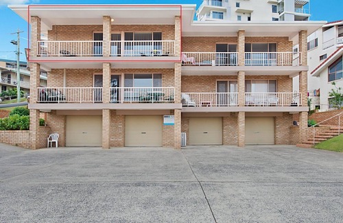 Tweed Heads Apartment | Tumut Unit 2- Easy Walk to Rainbow Bay Beach and Twin Towns Services club, Wi-Fi is included