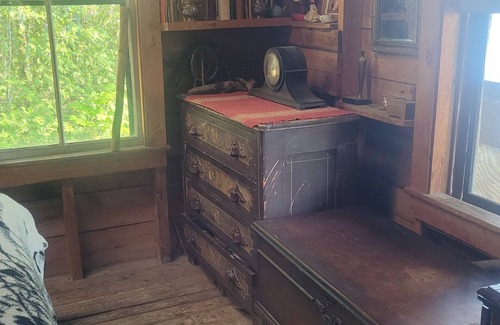 Forest CIty Cottage | Turn Of The Century Cabin On Private Island