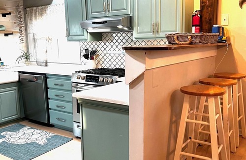 Hampton House | Turquoise Cottage - Indoor Pool,Hot Tub,Bring Your Pup,Short Walk to North Beach