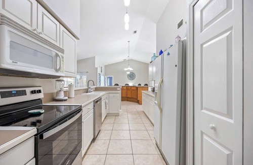 Rockledge House | Turquoise Turtle Cove-25 Minutes to the Beach and Port!