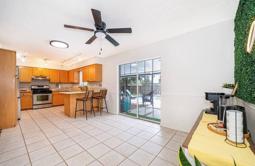 Candler House | Turquoise Villa, very close to Silver Spring