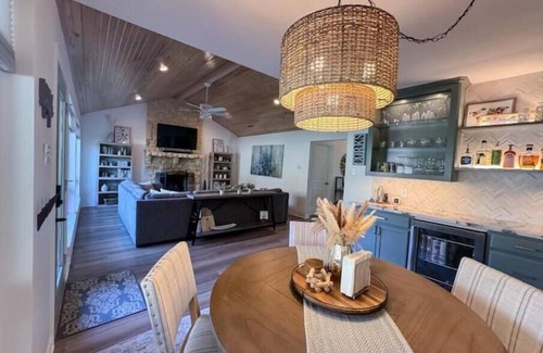 Carolyn Estates House | Turtle Cove at Cedar Creek Cozy + Comfy Getaway