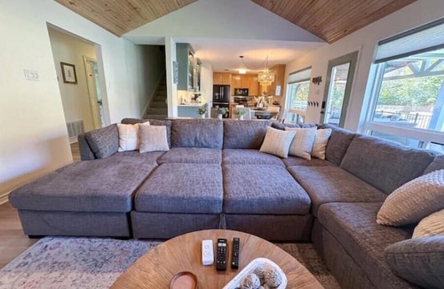 Carolyn Estates House | Turtle Cove at Cedar Creek Cozy + Comfy Getaway