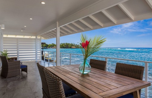 Kahaluu Bay House | Turtle Rock - Ocean Front Cottage with pool