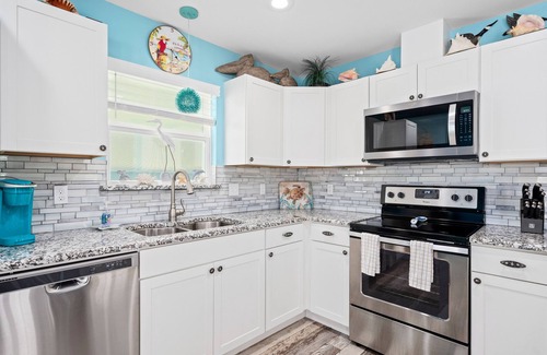 Rockport House | Turtle's Nest | Pet Friendly + Blocks to the Water