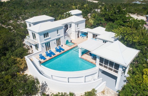 Juba Sound Villa | Turtle Tail - BEACHFRONT,Private,Gated,Peaceful,Stunning Sunrise to Sunset Views
