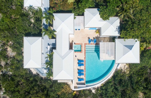 Juba Sound Villa | Turtle Tail - BEACHFRONT,Private,Gated,Peaceful,Stunning Sunrise to Sunset Views