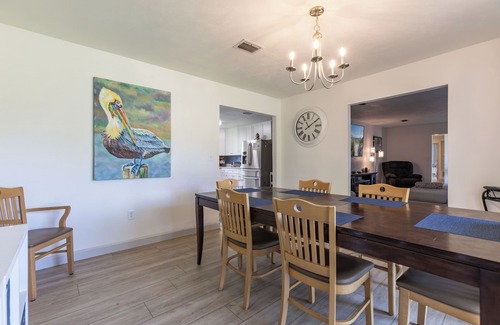 Foley House | Turtle Time Retreat- Game Room, Hot Tub! Close To OWA, Tanger & Hospital!