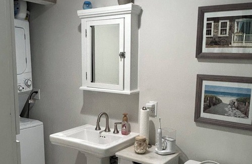 Boardwalk Cottage | Turtle Tracks Tiny House One bed one bath one block to beach. Quiet and private