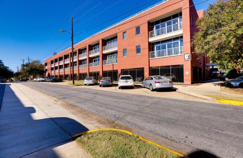 Tuscaloosa Apartment | Tuscaloosa Condo Steps to Bryant-Denny Stadium!