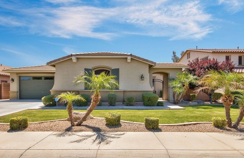 Freeman Farms House | Tuscan Getaway in the Heart of Gilbert!