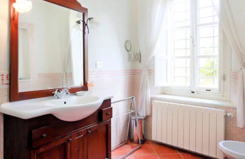 Capannori Villa | Tuscan villa with views and pool. Hosts up to 15