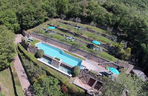Gello Biscardo House | Tuscany: Apartment with swimming-pool and restaurant in medieval village of Gello Biscardo, between Arezzo and Florence.