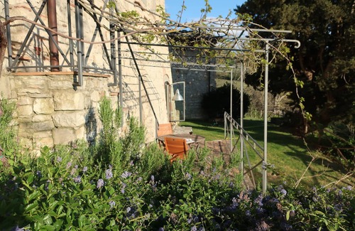 Twist Apartment | Tuscany studio, vineyard views and Florence 30 minutes