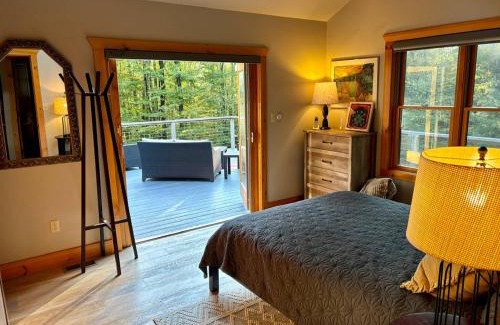 Pond Eddy House | Tuthill Tree House - Secluded Mountain Cabin with Roof Deck