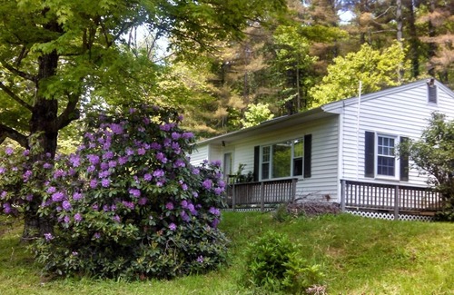 Upperglade House | Tuttle Farm, Riverfront 3 BR Home with Mountain and Forest Views