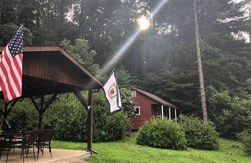 Upperglade House | Tuttle Farm, Riverfront 3 BR Home with Mountain and Forest Views