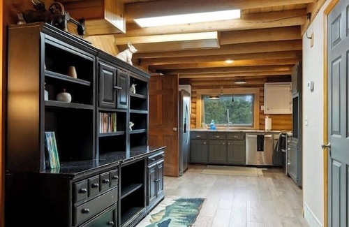 Woodmoor Cabin | Twiggy Pines Magical Modern Cabin Get-Away