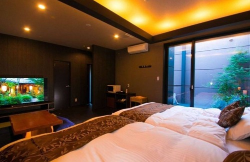 Oita Hotel | Twin beds tatami onsen openair jacuzzi bath/Oita Ōita