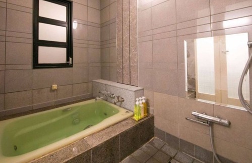 Oita Hotel | Twin beds tatami onsen openair jacuzzi bath/Oita Ōita