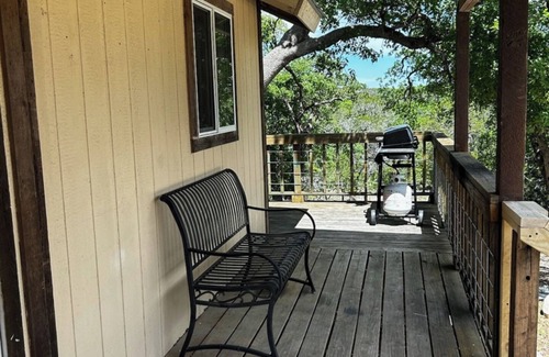 Kerrville Cabin | Twin Oaks Cabin out in the country, quiet and relaxing