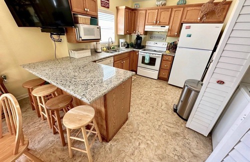 Port O Connor House | TWIN PALMS Close to Beach - Pets Add Fees