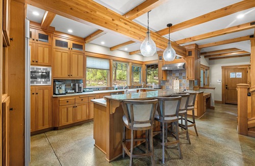 Ponderosa Palisades House | Twin Pine Retreat | Large Yard w/Hot Tub