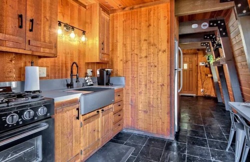 Sugarloaf Cabin | Twin Pines Winter Wonderland - Spa & Fire Pit