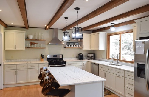 Lake Sequoyah House | Twin Ponds: Intown Highlands Home-Close to Waterfalls and Hiking, 5 min to OEI