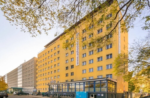 Suedvorstadt House | Twin Room, Shower, Toilet - a & o Dresden Hauptbahnhof