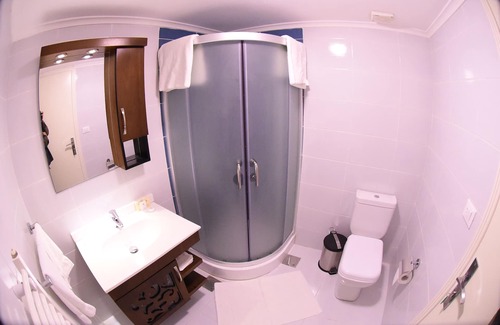 Miziara Apartment | Twin room with a Beautiful Mountain View (No balcony)