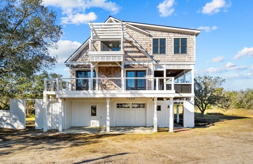 Myrtle Grove House | Twin Tides Intracoastal waterway cottage w/views of the ocean private dock &more