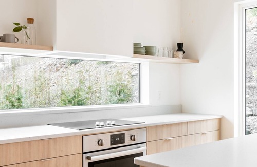Tofino House | Twinfin Tofino - Modern home with Hot Tub