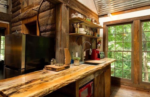 Macon Cabin | Twinkly Secluded Cabin 1BR + Loft + Trails +Grotto