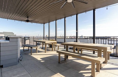Bayonne Apartment | Twinzies - 20 Mins EWR/NYC - 2 BR Apt @ Waterview