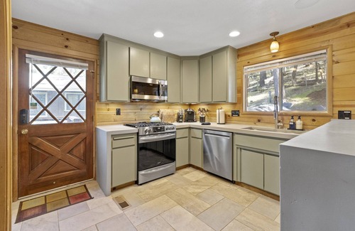 Twain Harte Cabin | Two adjacent Summer Cabins w/hot tub and glamping - sleeps 20
