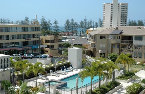 Burleigh Heads Apartment | Two Bed Apartment in the heart of Burleigh Heads