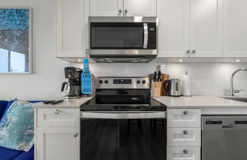 Crescent Heights Apartment | Two Bed Downtown Unit With Parking