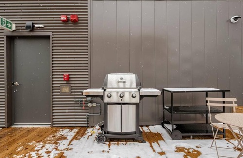 Crescent Heights Apartment | Two Bed Downtown Unit With Parking