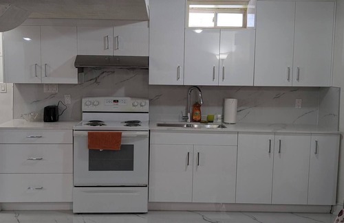 Brampton House | Two Bed, One sofabed, One bath near YYZ