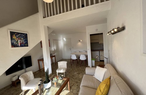 Mandelieu-La-Napoule Apartment | Two bedrooms chic and confortable in a very quiet setting.