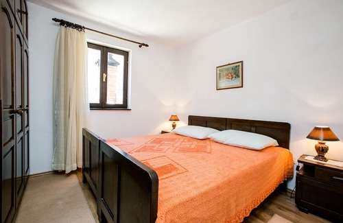 Bobovisca Apartment | Two bedroom apartment with balcony and sea view Bobovišća na Moru, Brač (A-11901-a)
