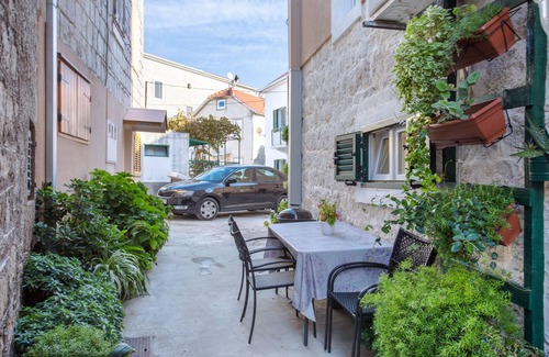 Kastela Apartment | Two bedroom apartment with terrace Kaštel Štafilić, Kaštela (A-15110-a)
