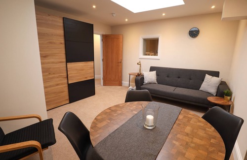 Eastbourne Apartment | Two-bedroom Apartament Central Eastbourne, Garden, Contractors Welcome