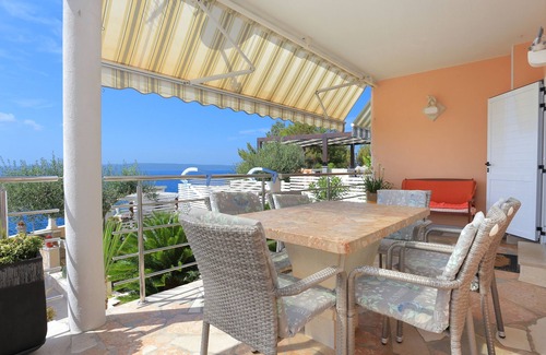 Businci Apartment | Two bedroom apartment near beach Rastići, Čiovo (A-5234-c)